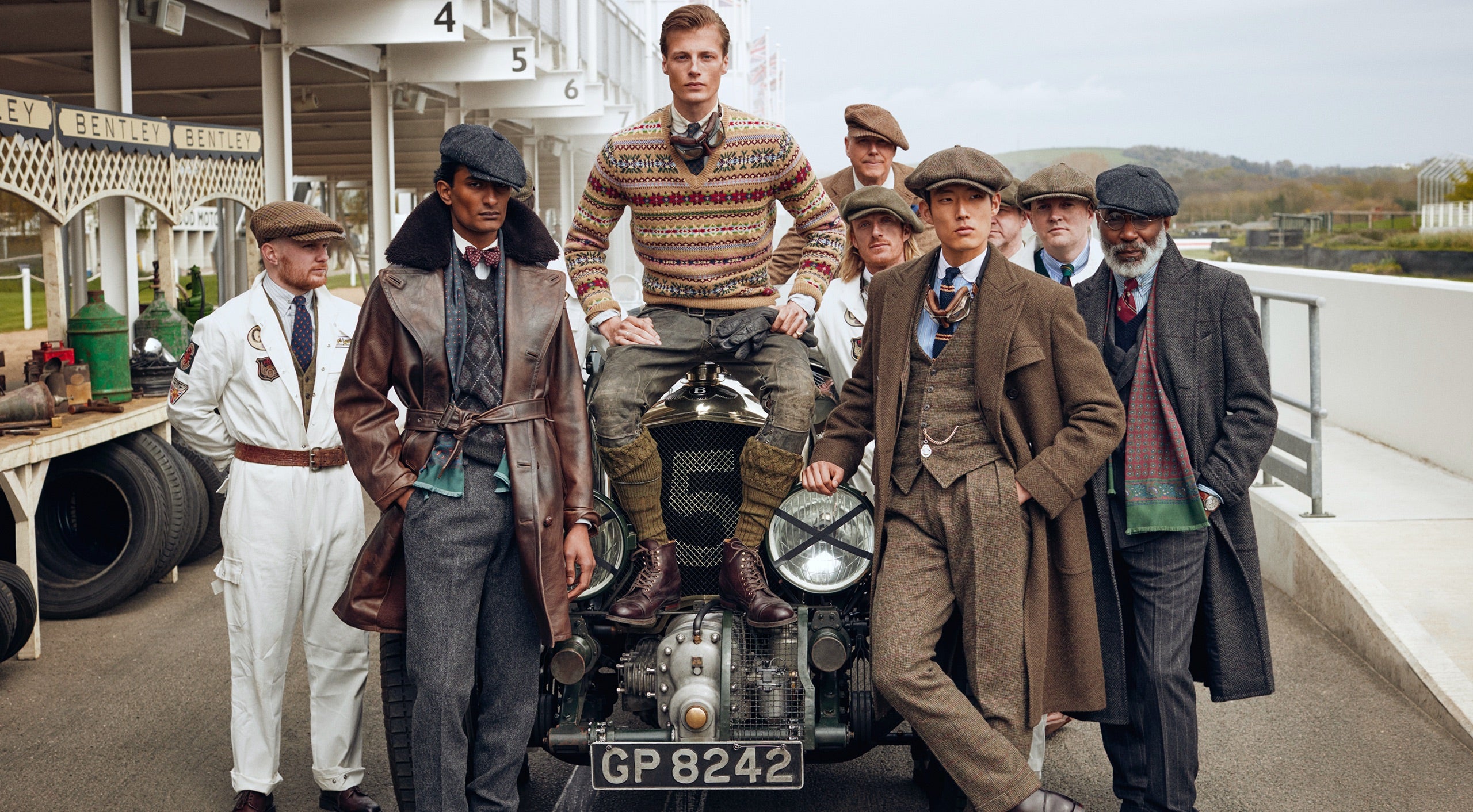 <strong>ON LOCATION</strong><br/><span>This season of Polo Originals, inspired by the golden era of Grand Prix car racing, was photographed at the Goodwood Motor Circuit, which is located in West Sussex, on the 12,000-acre Goodwood Estate. The Circuit has since become known for hosting a number of prestigious motorsport events, including the famous Festival of Speed and Revival.</span> <br/><rlmag_link href="https://www.ralphlauren.pl/pl/search?cgid=brands-prl-tough-and-refined-cg"><button class="shop-collection">Shop the Story</button></rlmag_link>