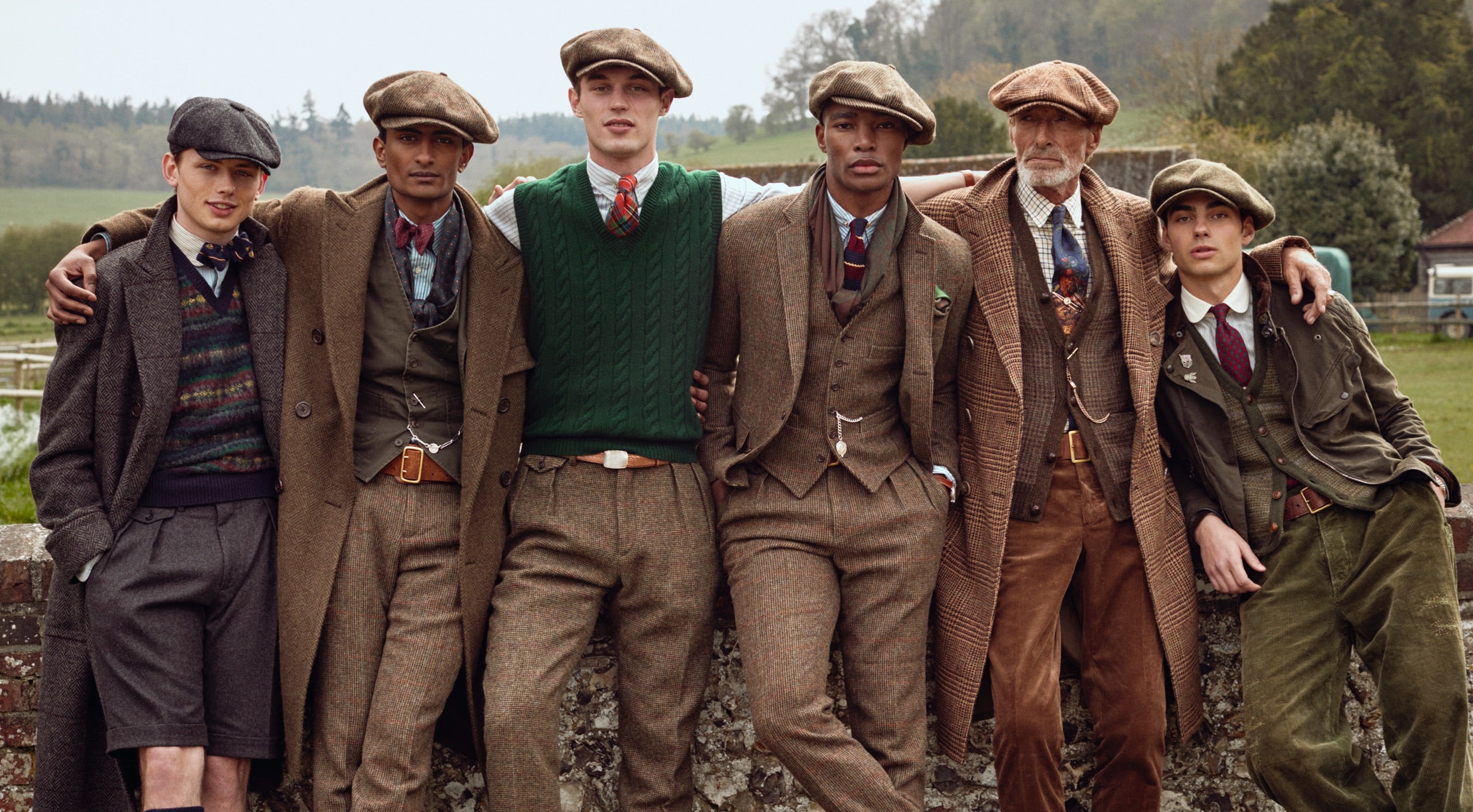 <strong>ON LOCATION</strong><br/><span>This season of Polo Originals, inspired by the golden era of Grand Prix car racing, was photographed at the Goodwood Motor Circuit, which is located in West Sussex, on the 12,000-acre Goodwood Estate. The Circuit has since become known for hosting a number of prestigious motorsport events, including the famous Festival of Speed and Revival.</span> <br/><rlmag_link href="https://www.ralphlauren.pl/pl/search?cgid=brands-prl-tough-and-refined-cg"><button class="shop-collection">Shop the Story</button></rlmag_link>